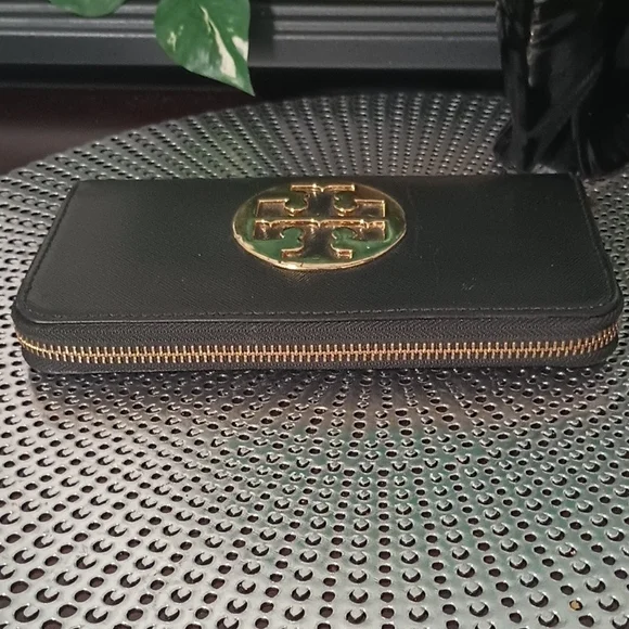 Tory Burch Black Wallet with Gold Logo - Picture 4 of 6